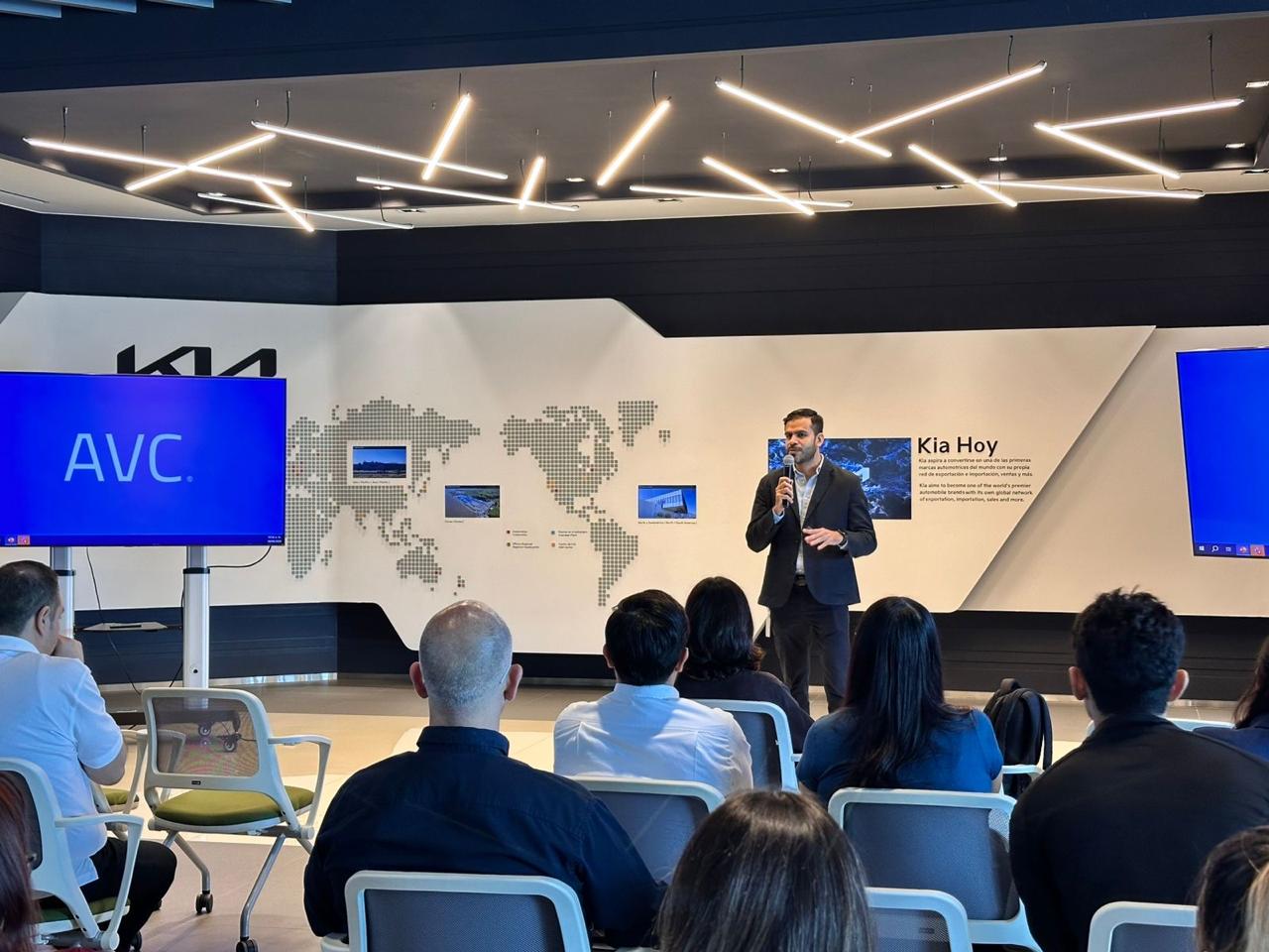 Presentación de AVC Business Intelligence ante un equipo